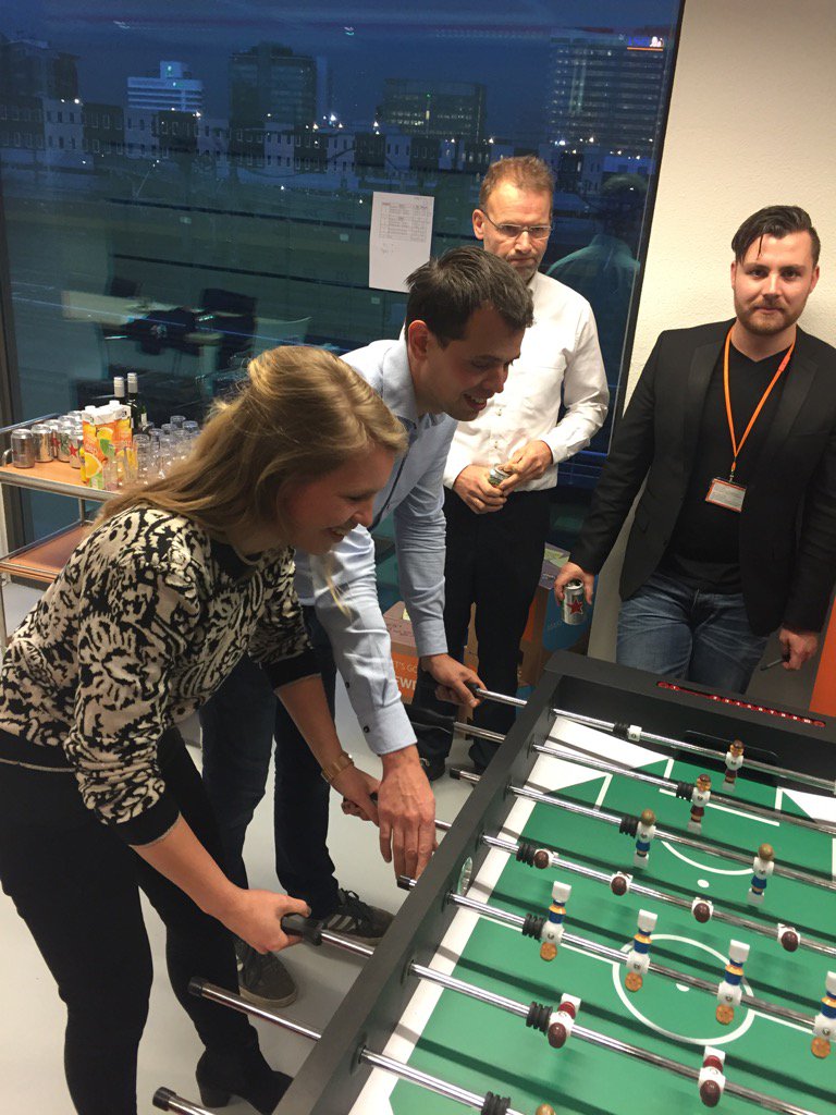 MirBoersma's tweet photo. Kijk haar gaaaaan! Hup @Liekevg1 #werkenbijING finale voetbaltournooi https://t.co/P1AGoFrnBG