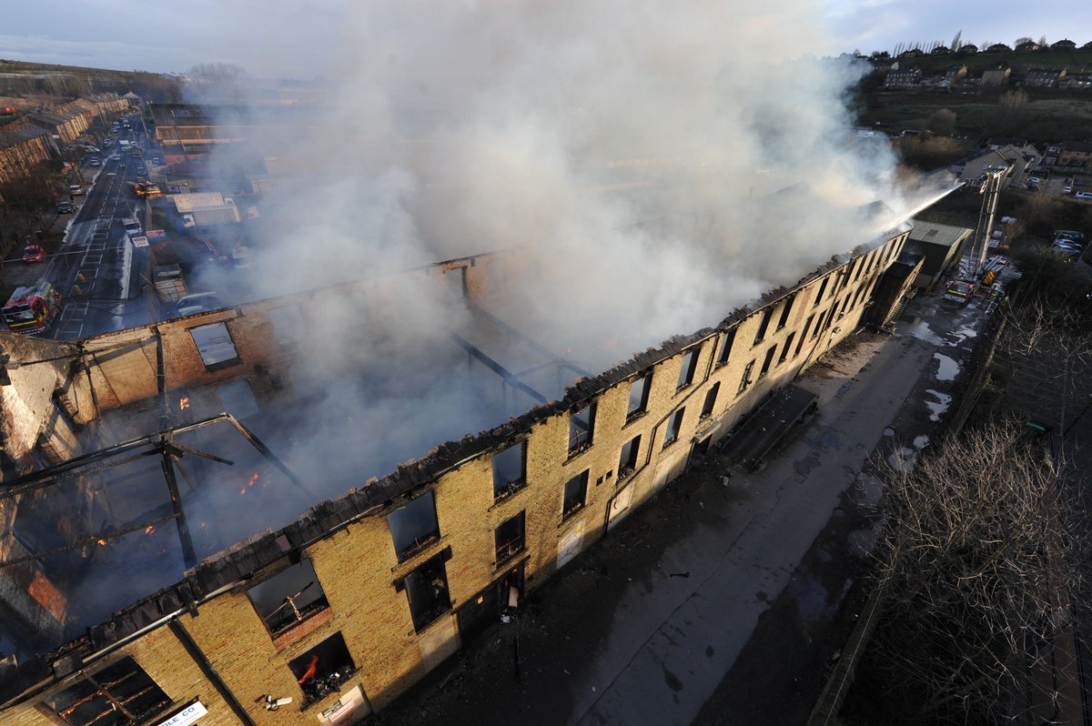 WYFRS's tweet photo. This pic shows the scale of the fire firefighters tackled today in #Batley. https://t.co/OrDMTGtdsn