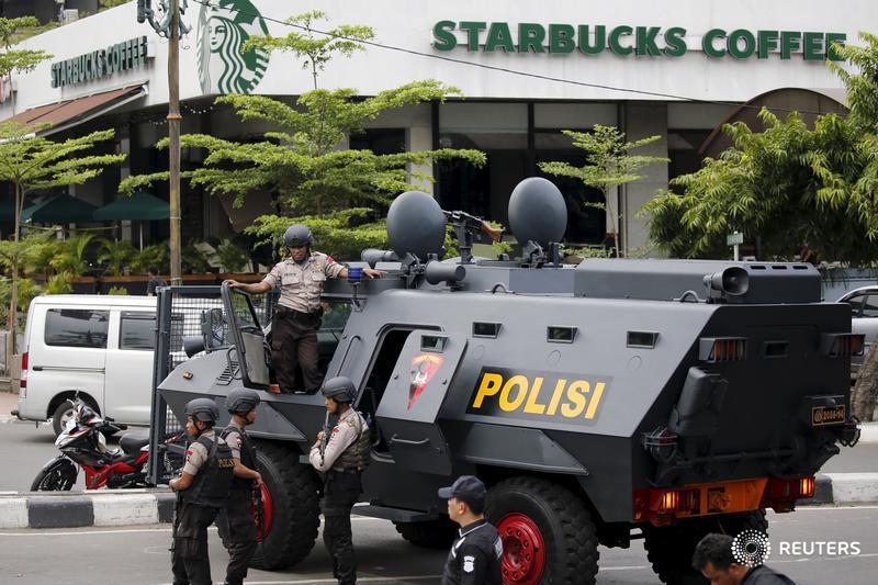 Reuters's tweet image. Islamic State attacks Jakarta in first strike at Indonesia: reut.rs/1mYmjWp