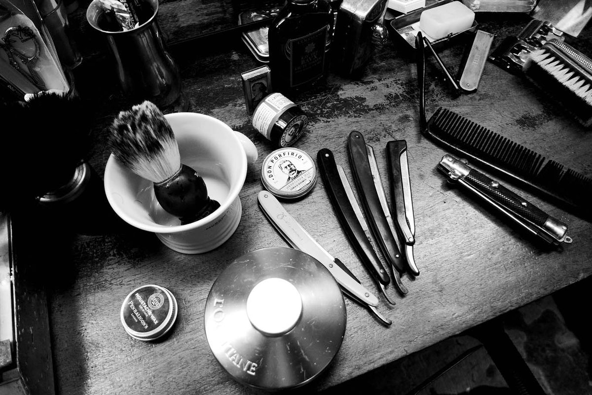 Navajas, jazz y copas! #SalonBerlin, un verdadero club de caballeros. #RealBarber #Beard xbaires.com/xmag/?p=1757