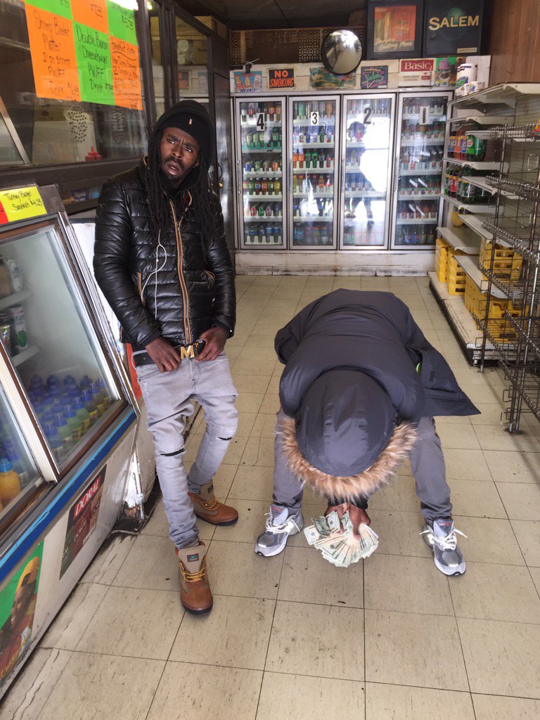 MonopolyKP's tweet photo. We get money 🏪🆙💸💸 duhh #BigSemis https://t.co/5pcRIVvZe0
