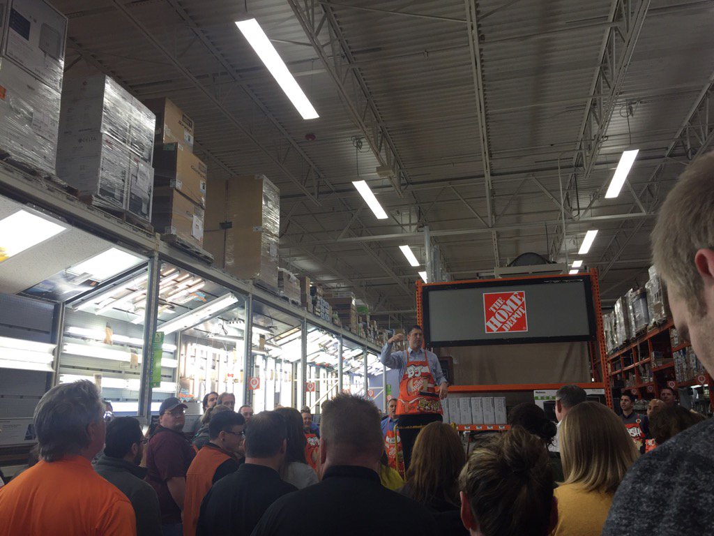 AccAreta's tweet photo. MVP walk in Austin kicking it off our RVP BJ!
#FLOORINGKNOWLEDGE https://t.co/HXzyQAZTQl