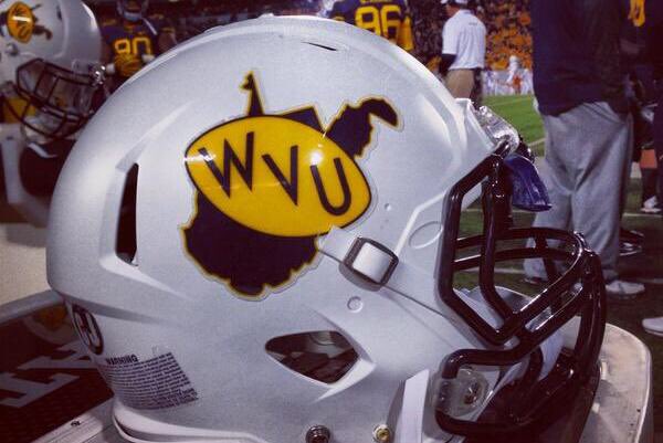 NCAAHelmets's tweet photo. #ThrowbackThursday #Throwback #TBT @WVUfootball @WVUFanatics #WVU #WestVirginia #Mountaineers #NCAA #CFB #Helmet https://t.co/7nKFOS7w0t