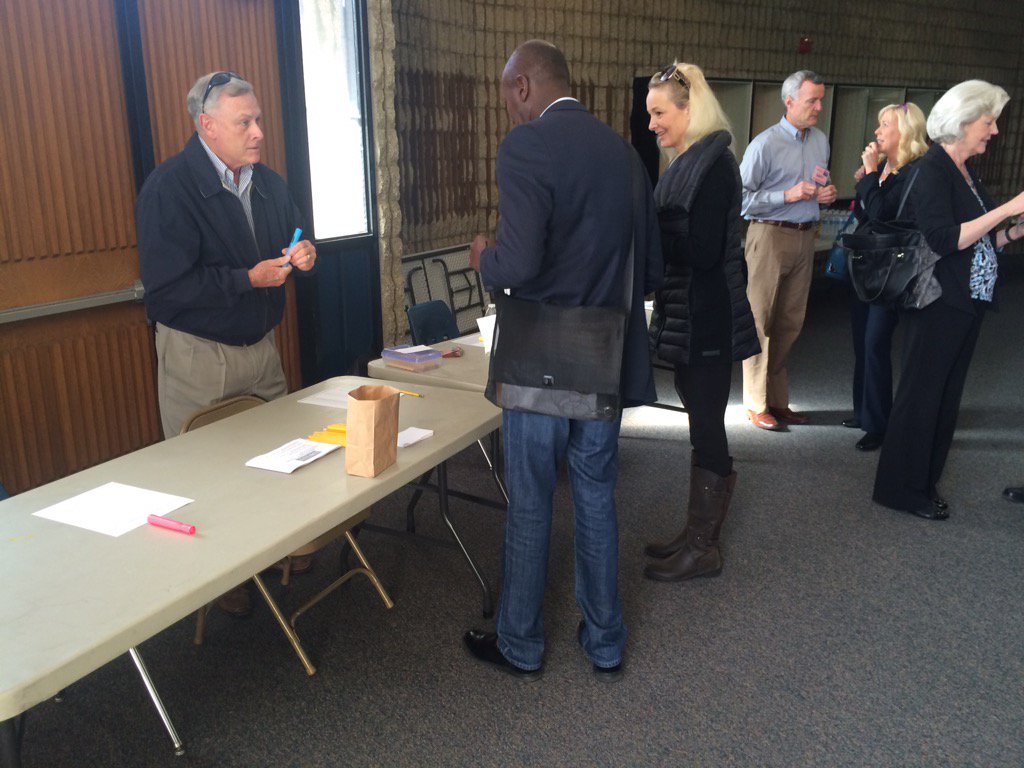 Business and community leaders gathering <a href="/ElCaminoHighSch/">ECHSPride</a> for #youthsuccessweek @jadasi21 <a href="/OUSDPromise/">Oceanside Unified</a>