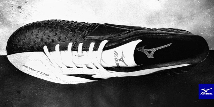 MizunoFootball's tweet photo. Ying or Yang, light or dark, find your own balance with our #WaveIgnitus 4. #MizunoFootball https://t.co/aFtw3Kt2rr https://t.co/ZGsqBcenfZ