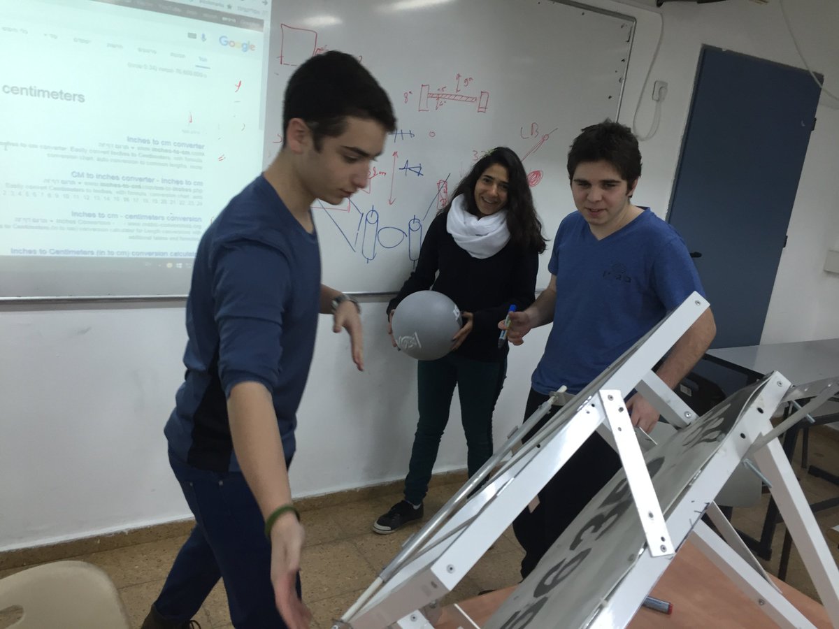 Demacia5635's tweet photo. Ending our first week our strategies ! #demacia5635 #frc #first #firststronghold #2k16 #firstisrael https://t.co/qOw7sfFi1d