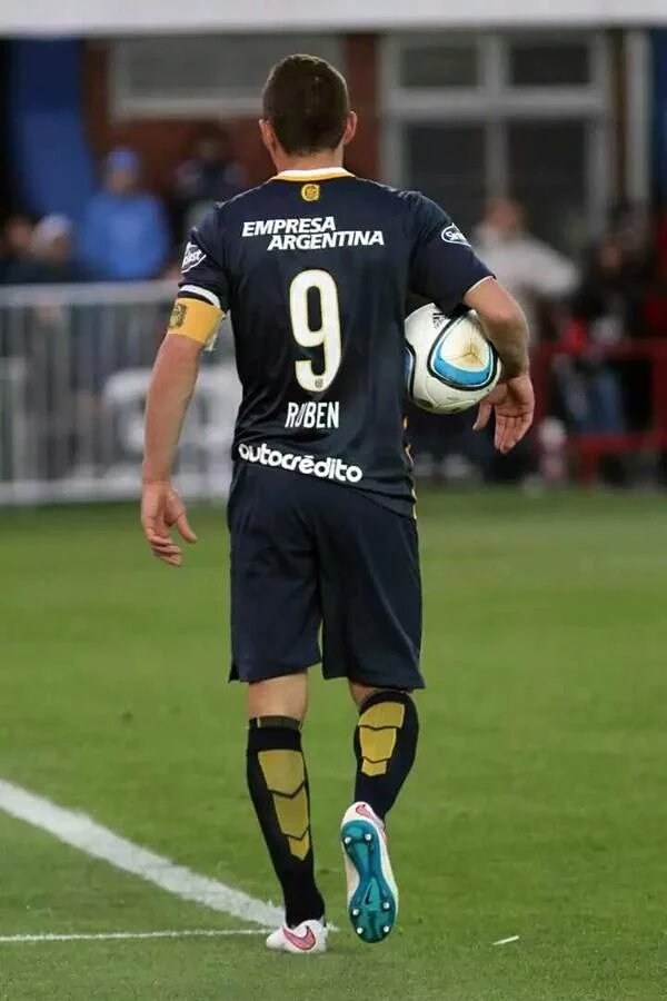 Guerrero1889's tweet photo. "No voy a jugar en River ni en Boca. Si no juego en Central, me retiro".
Sos muy grande capitán. https://t.co/n02eibyrwX