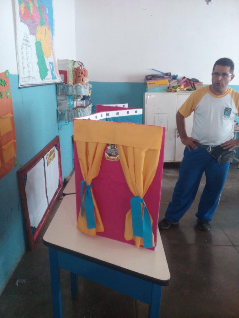 MoraRitamora49's tweet photo. Elaboración de galería "Bolívar y los niños". Cacaos al día.@Cralibertad https://t.co/J6Pr8QrEBE