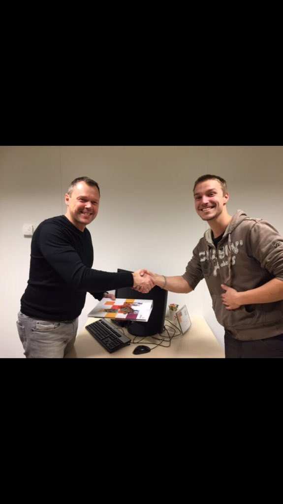 MadebyU_nl's tweet photo. Drie hele goede kandidaten voor de klushuurwoning! Helaas kunnen we er maar 1 kiezen! Gefeliciteerd en veel succes! https://t.co/SW3CtCi9zZ