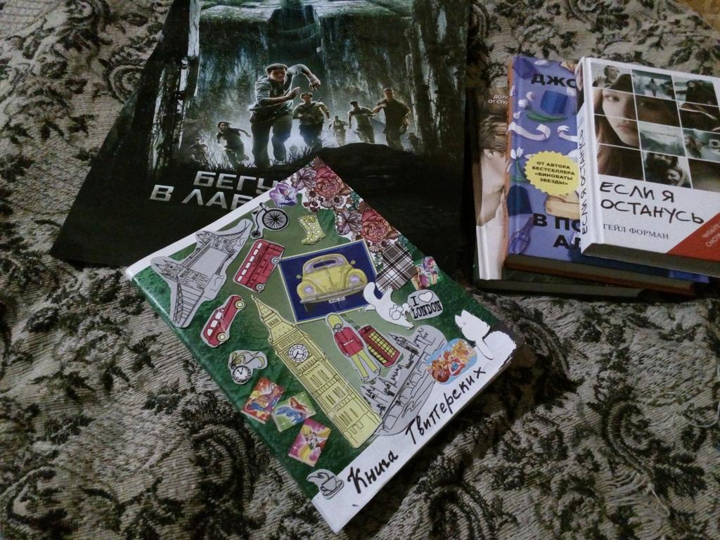 your_sadcat's tweet photo. кто хочет в книгу твиттерских?
Записываю туда всех, кто #Rt  твит и зафолловит меня:3
#ПодружкиНасасываютФолловеров https://t.co/D58h9DF7p3