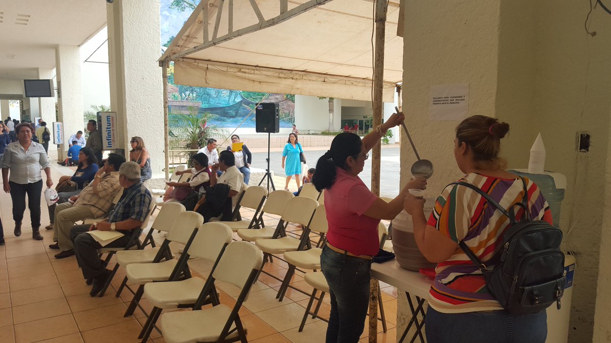 tabascovaconrum's tweet image. Excelente atención en @OficialCentro  a contribuyentes " les regalan pozol " @OjoCiudadanoCMC