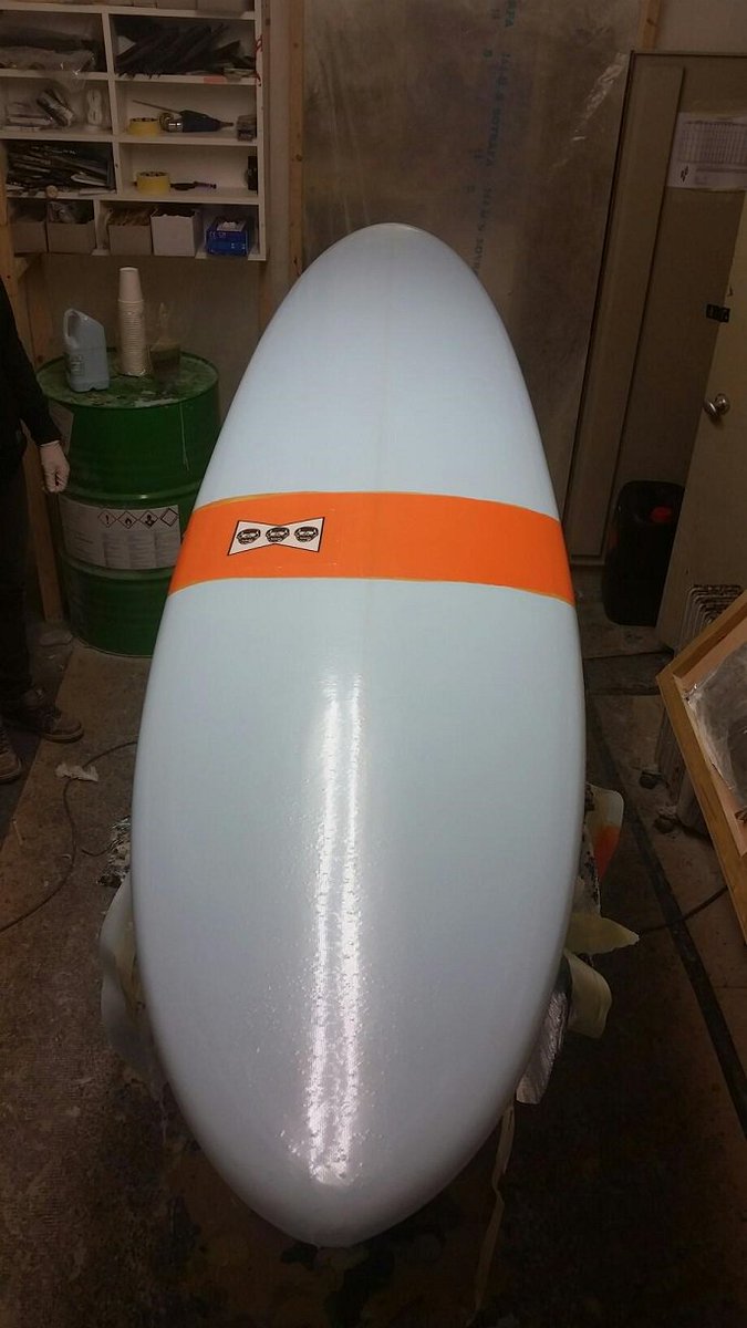 rockersdeluxe's tweet photo. First peak at the kustom Revolver 9'1 in'Gulf racing' colours #rockersdeluxe #revolver #gulfracing #singlefins https://t.co/G7ZZbnpI2A