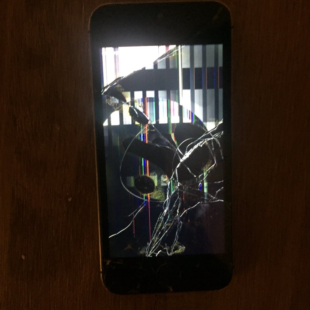 DemiMichaela's tweet photo. FYI, this happened last night @birdiniho @JimmyCostello10 🙄📱🔨 https://t.co/6rGQtfO16B