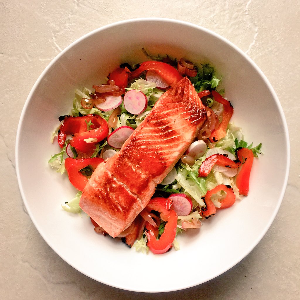 MilesAndMimosas's tweet image. Lunch with the help of my new #CSA from @SwankTableFL! 🌿