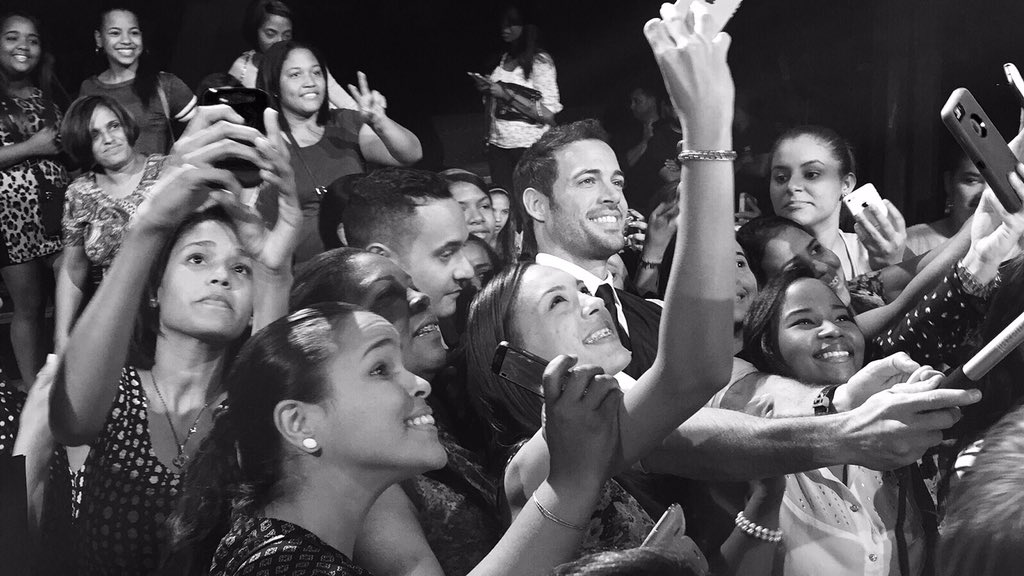 Con mis queridas Esika Fans <a href="/esikabelcorp/">Esika</a> de Rep Dominicana! Mujeres bellas y latinas q adoro! #TourMagnat