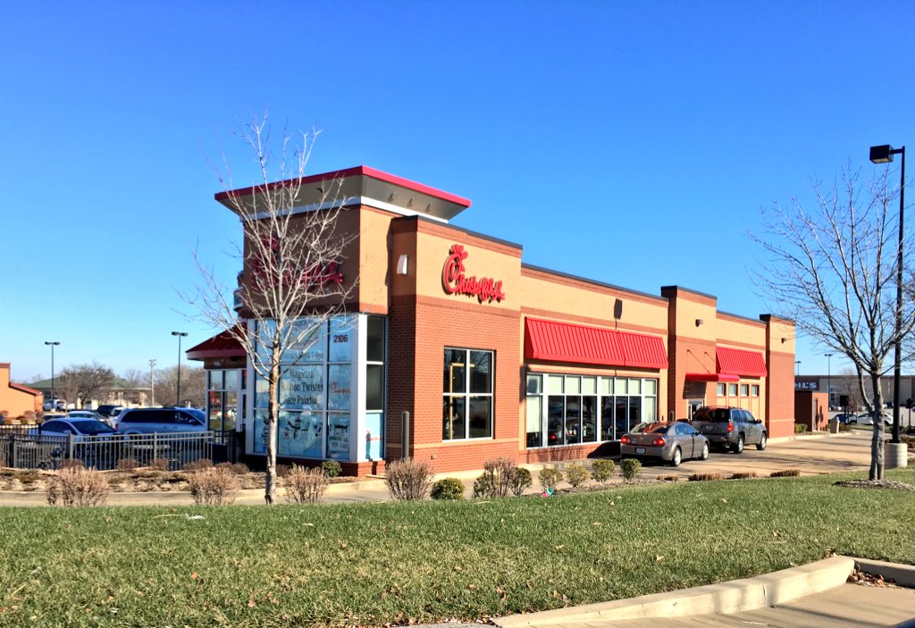 Crazy4ChickFilA's tweet photo. 78 of 100: @ChickfilA #2645 O'Fallon, MO. Another PERFECT day for lunch at #ChickFilA! #ChickFilA100 https://t.co/LzTY27e4s9