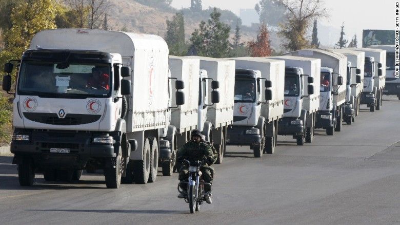 CNNEE's tweet photo. Segundo convoy de ayuda se dirige a la asediada ciudad siria de Madaya https://t.co/VW6jMHLf9j https://t.co/kS3MJvhrlU