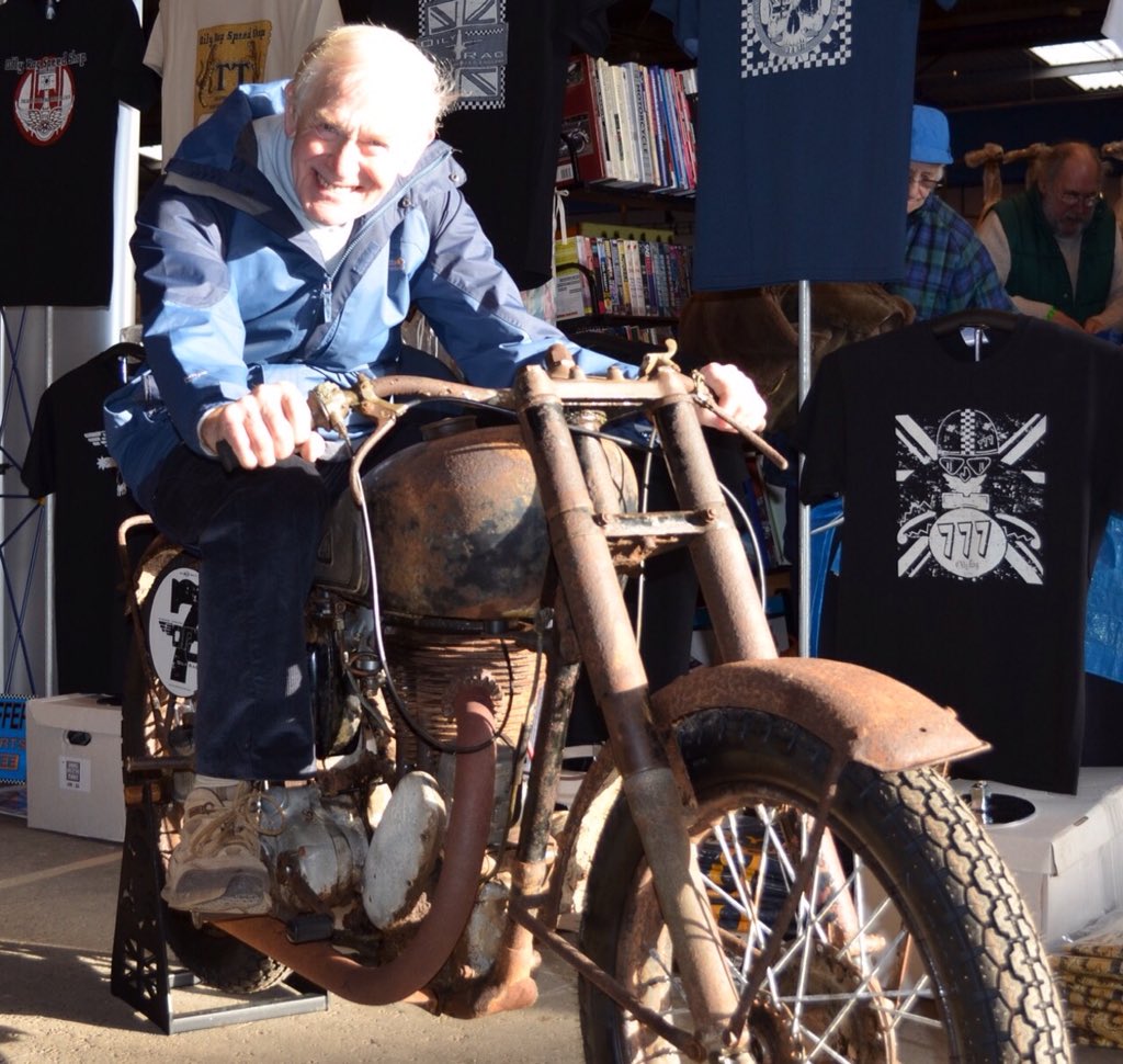 OilyRagCo's tweet photo. @bgmotogp #TBT (Shepton Mallet bike show) Sammy Miller couldn't wait to get his leg over our #OilyRag 1948 #AJS https://t.co/gL9H8ILbl7