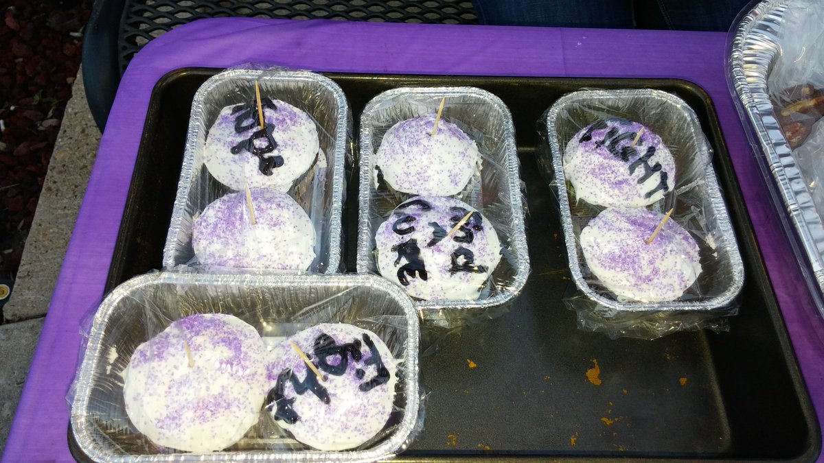 Mercedes_C15's tweet photo. Come & check bake sale! #givebackevent for #chiliheadsforacure @ #chilisangleton @Mechols1969 #relayforlife https://t.co/JM6SZQ2mi6