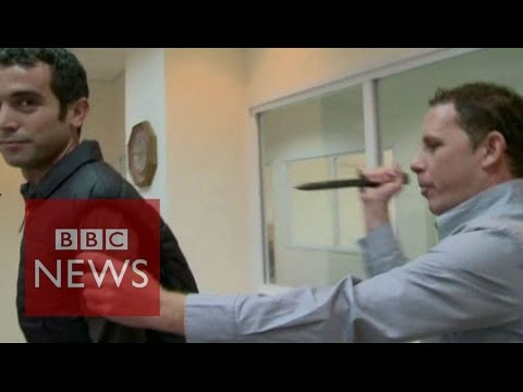 WhizzShare's tweet photo. #Reporter Gets #Stabbed Showcasing Knife-Proof Vest - https://t.co/99QZc7ejbd #Israel #News #Current https://t.co/UoKmUxWbGA
