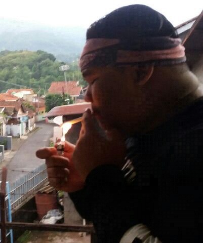 Seseorang bisa saja berubah drastis semudah membalik telapak tangan mereka,entah dari sikap,perasaan atau perilaku!