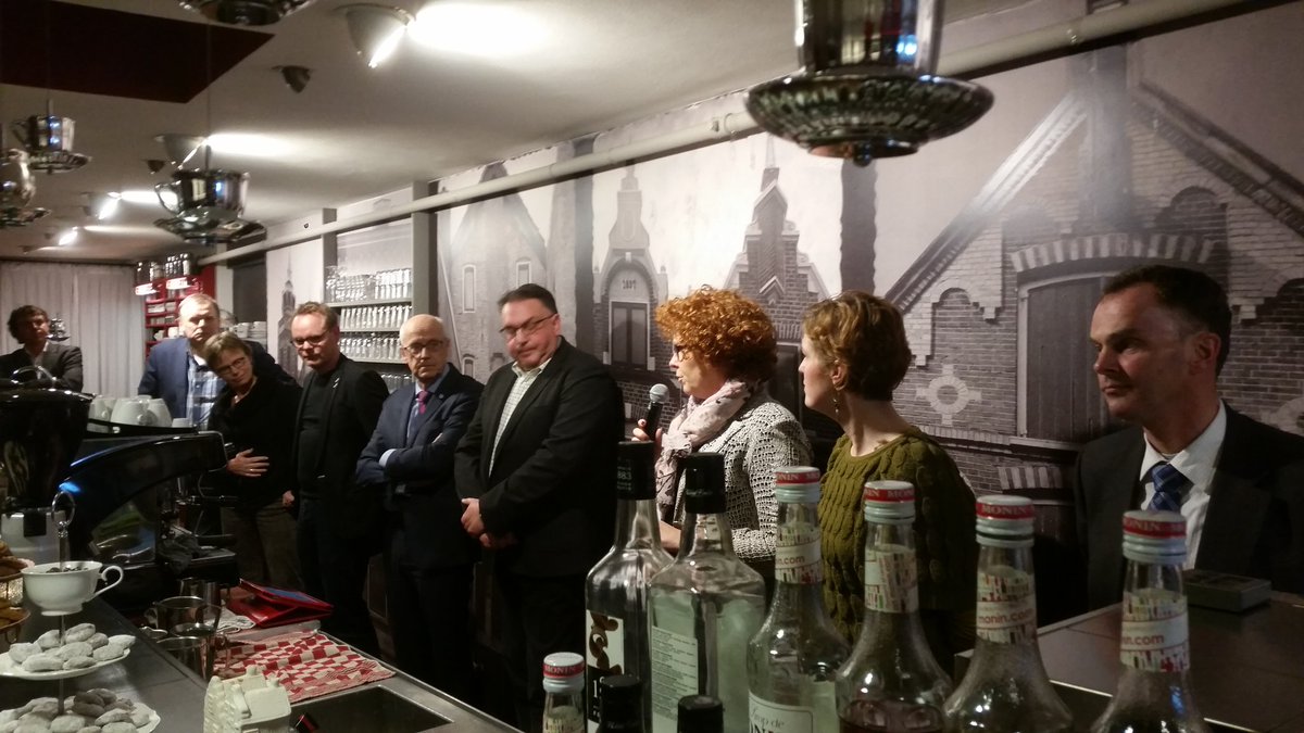 Nieuwjaarsreceptie <a href="/VOCKampen/">VOCKampen</a>  #kampergenot. Fractievoorzitters op het podium.