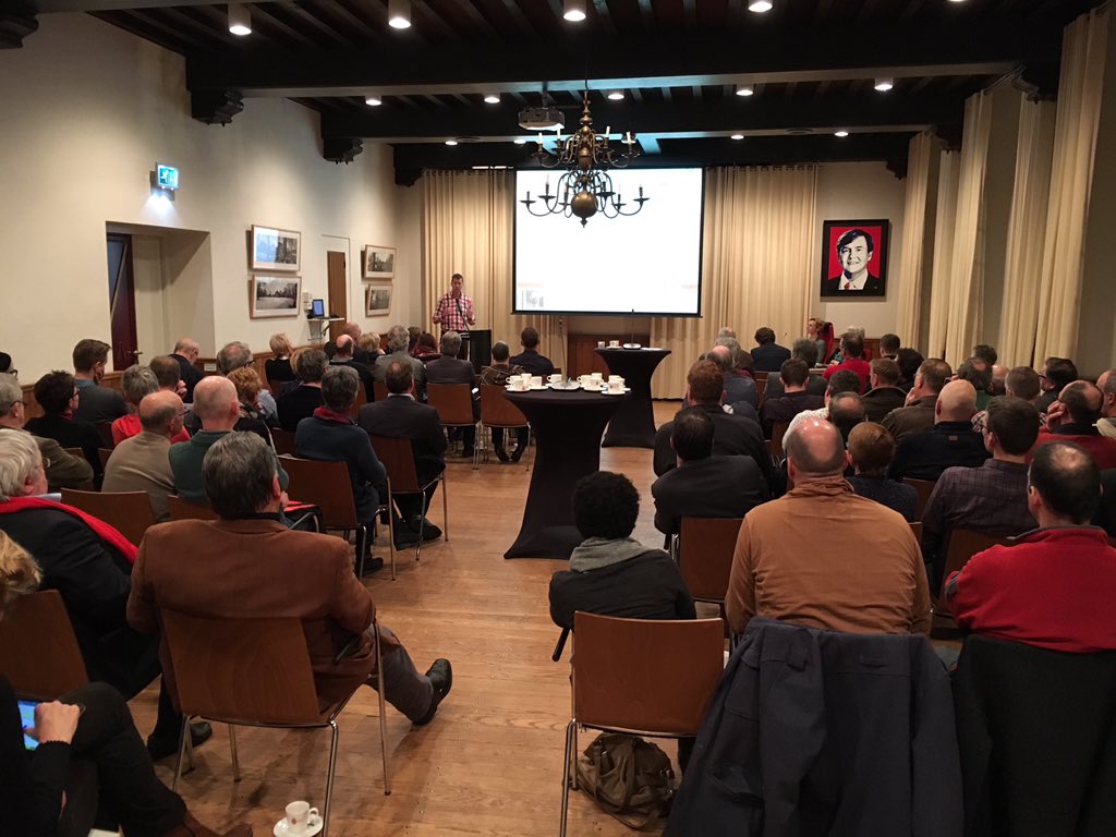 Vol huis bij informatieavond over route naar energieneutraal #Wijchen 2040. Er zijn veel routes: voer voor discussie