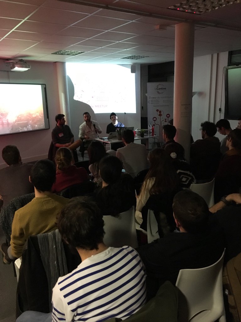 Frenchship_tls's tweet photo. Sketch vs Photoshop #DribbbleMeetup #DribbbleMeetupToulouse @beastydesign https://t.co/sFzV9h0aZ5