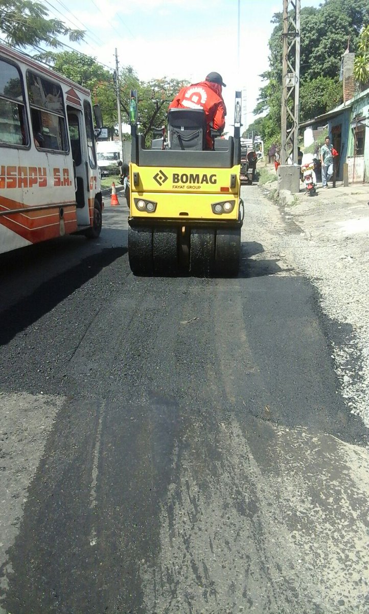AsuBacheando's tweet photo. @FabianCosta1 @780AM @ABCCardinal    Mejoramiento vial en la Avda.Artigas https://t.co/SJmwjMjON3