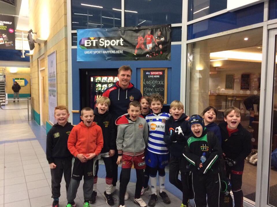gregwigan's tweet photo. @Sargmiester @wigan_st_pats huge thanks to sarg for training with the pats u9s kids tonight they all enjoyed it. https://t.co/QFU2iHFMXO