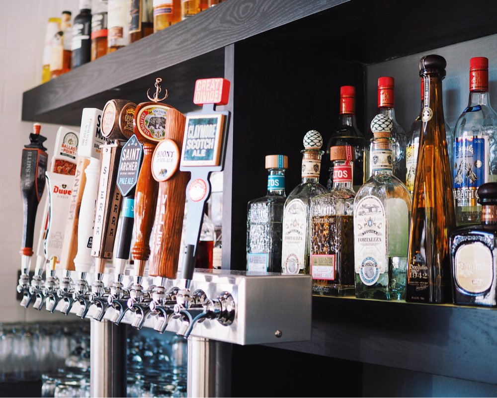 independencesm's tweet photo. We've got you covered on #ThirstyThursday! 🍻🍷🍸🍹 https://t.co/RXcX8ObUB6