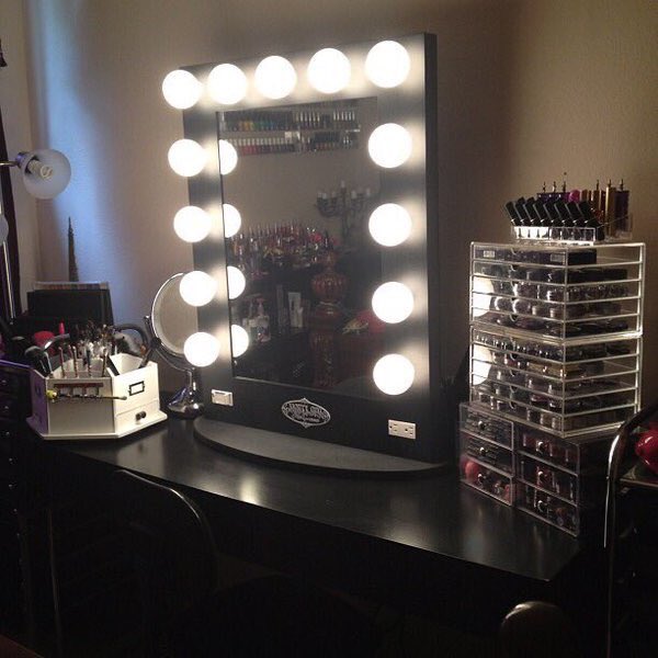 omgrelatabIe's tweet photo. I want my own makeup room in the future 💅🏾 https://t.co/yYtLJFlvqc