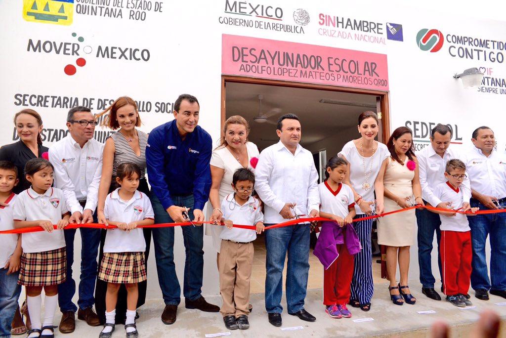 Con la distinción de poder acompañarla en su Primera Gira de Asistencia Social como Municipio Puerto Morelos.