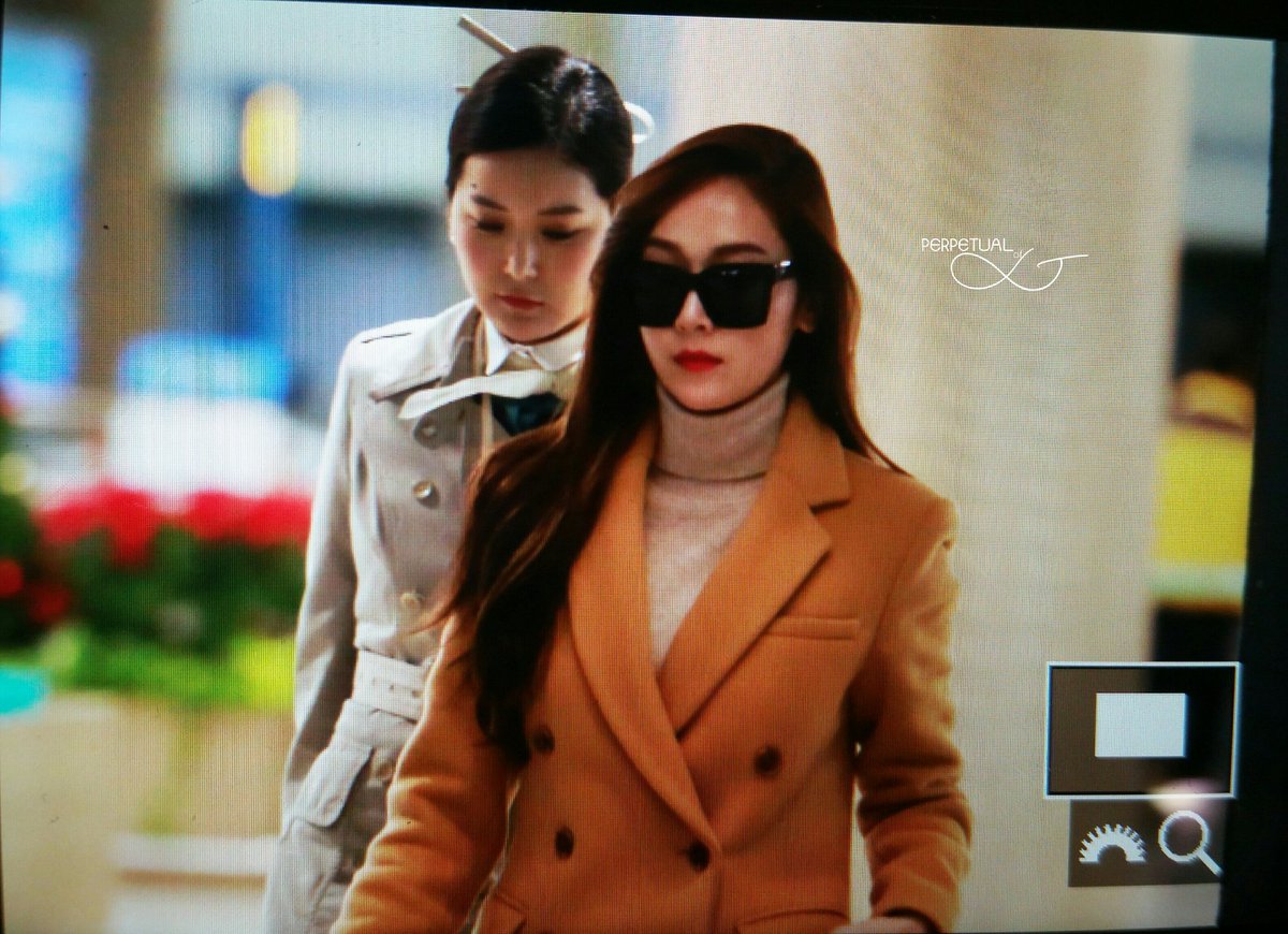 [PIC][15-01-2016]Jessica trở về Hàn Quốc vào sáng nay CYteoTSUAAA64YC