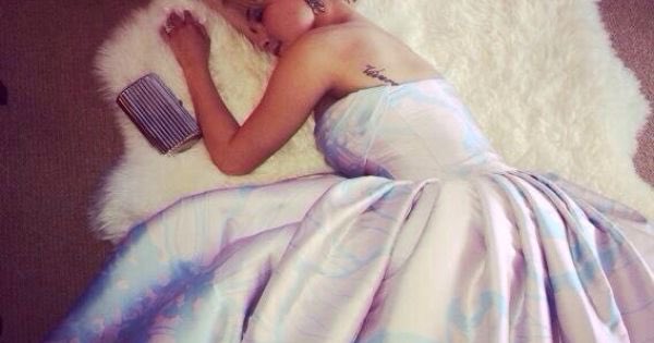 AdamJSinclaire's tweet photo. Be quiet. The princess is sleeping. #shhh @angelica_faye3 https://t.co/UpPx2wanyI