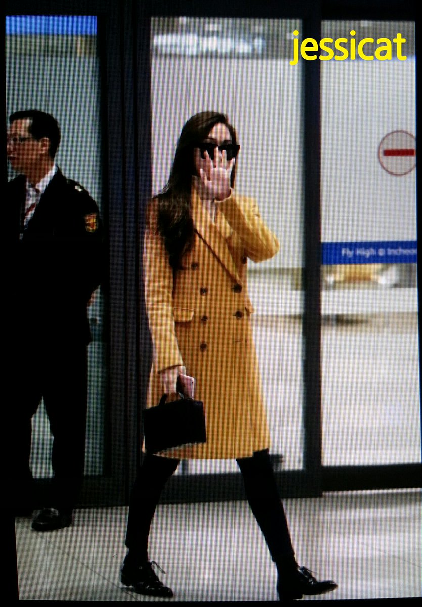 [PIC][15-01-2016]Jessica trở về Hàn Quốc vào sáng nay CYthsTEUsAA_LzO