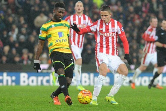 9yrspodcast's tweet image. Norwich away to Stoke last night, and Norwich at home to Stoke in August. Logic behind kit change? #headexplodes