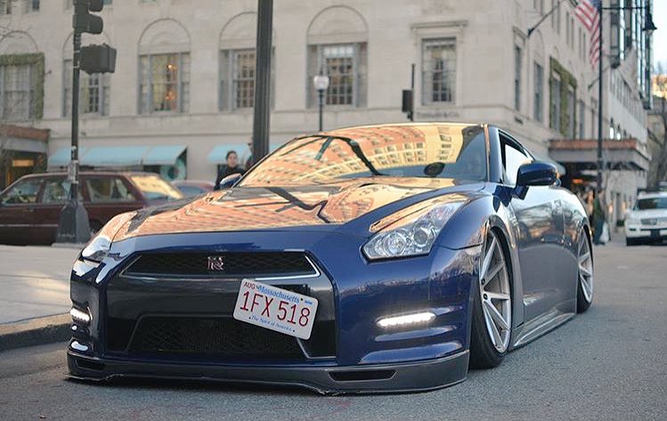 Stance_Cars_'s tweet photo. RT @fitment_fatal: Hard parked r35 https://t.co/SAoWyq1NHG