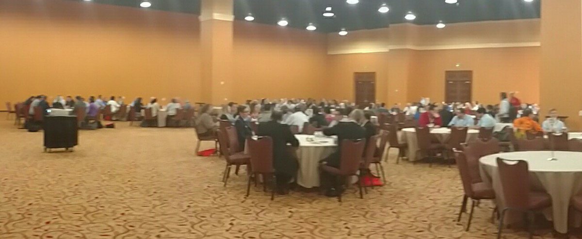 ChengJD_MD's tweet photo. Networking at #EAST2016 #nosuitnoproblem .@EAST_TRAUMA https://t.co/vrsivFJ24x