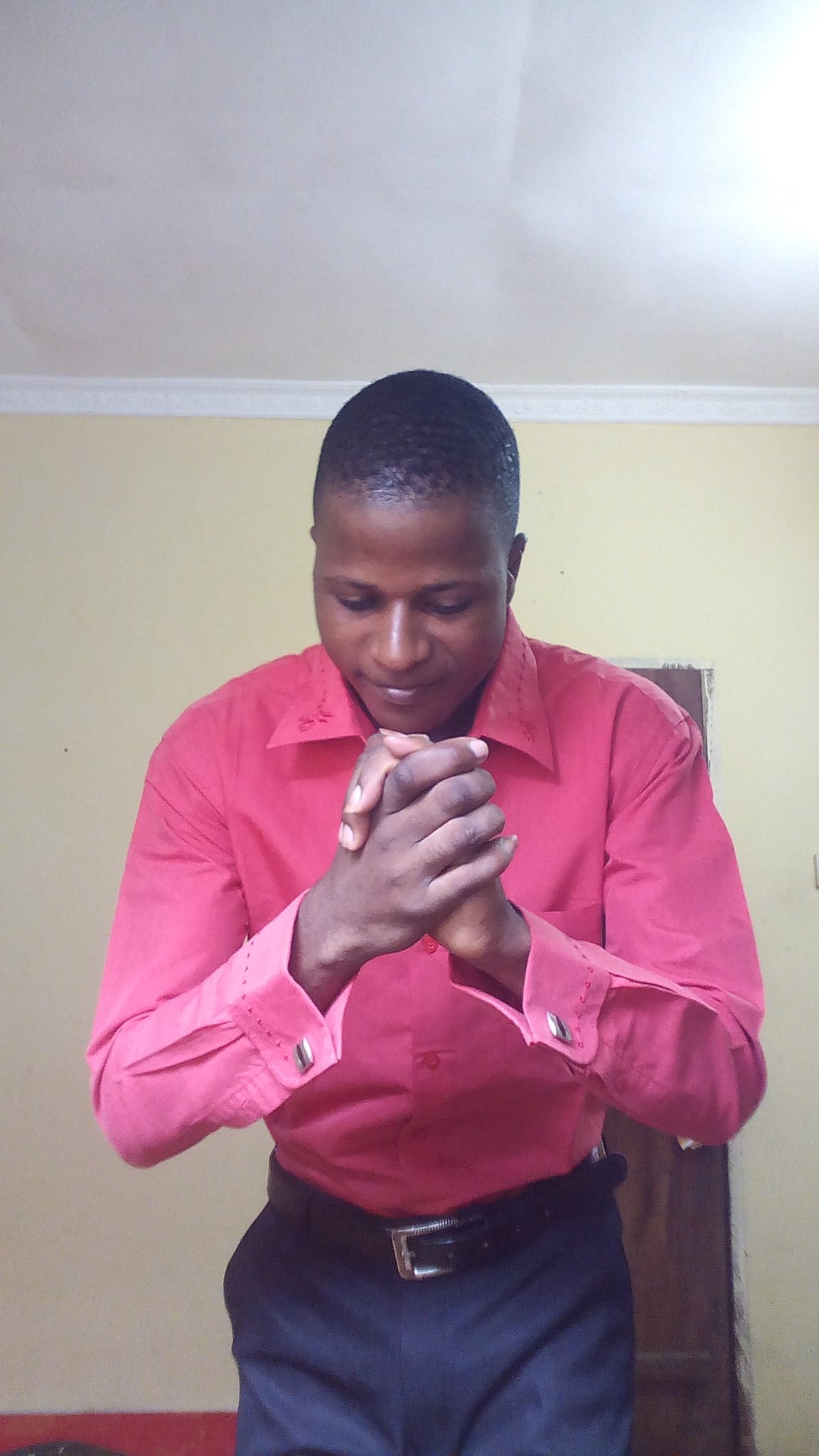 Dioniz Kaimukilwa on X: Piga magoti tusali. Amen t.coG7X8G1FNJg X