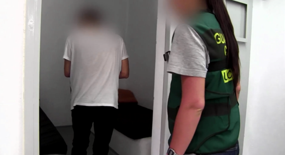 ComandanciasTV's tweet photo. 🔴 A los detenidos se les podría condenar a penas de entre 10-15 años d prisión #Comandancias https://t.co/NlNHnRvxsy https://t.co/z03lKiiB9c