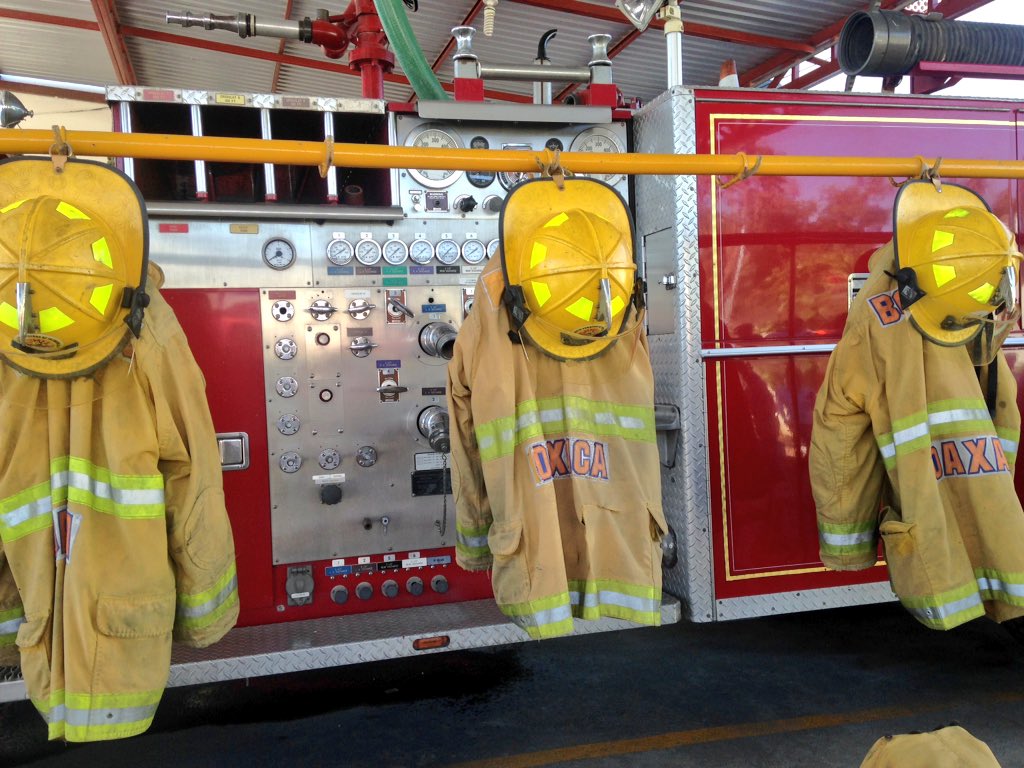 PlanecionGobOax's tweet photo. Inaugura Alberto Benítez Tiburcio pozo en estación de bomberos @HCBJuchitan
Obra de impacto regional @GobOax https://t.co/knvTk3WYiT