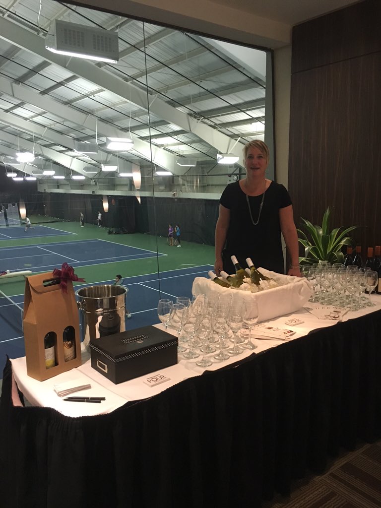 PourNiagara's tweet photo. @WhiteOaksResort Members Night #SupportLocal #drinklocal #vqa #Ontario @WestcottWines #wine #winelover https://t.co/BQr2ARxqzB