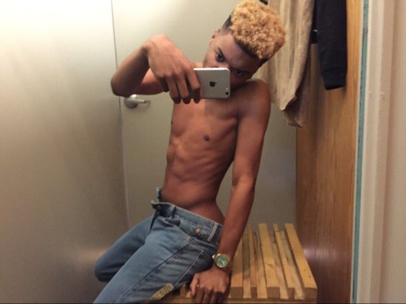 taayanthony's tweet photo. #FlexinMyComplexion https://t.co/bdt1HZANxo