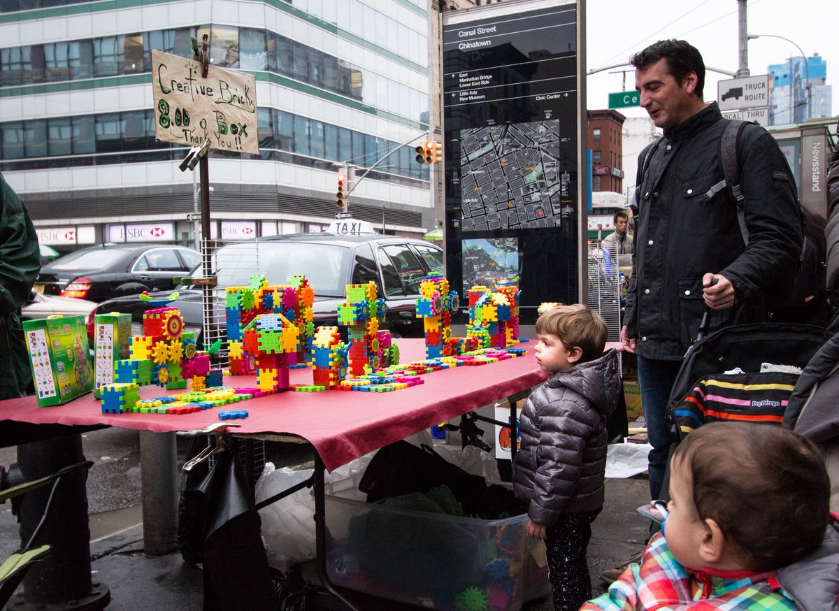 gracienycity's tweet photo. #TodayinNY #NYC #NewYorkCity #Chinatown #creativebricks #eyesofachild #streetlife #streetphotography #photography https://t.co/anwN3is172