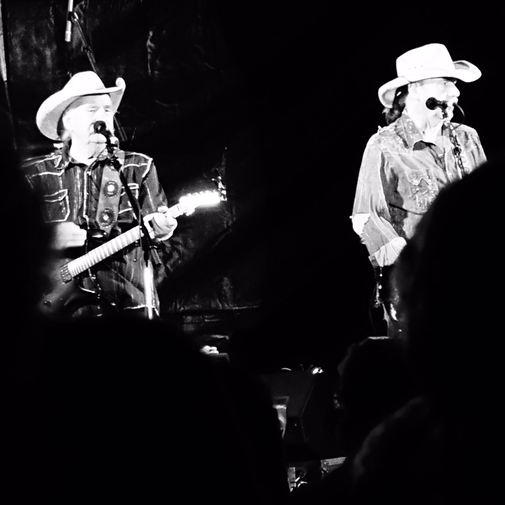 Enjoyed watching the @BellamyBrothers sing old & new songs at the Manatee County Fair tonight 😎☀️👍🏻 #OldHippies