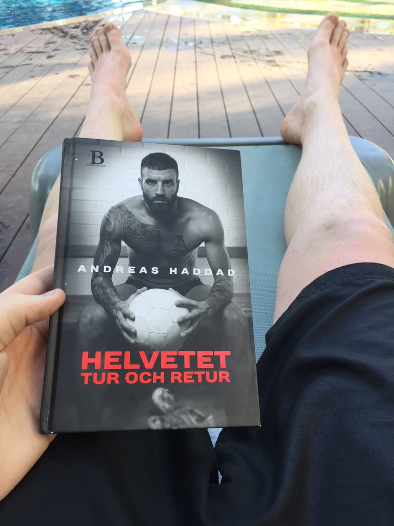 30 grader, en kall Singha och fet läsning. Det är allt som behövs! Tack Haddad för att du förgyller dagarna!