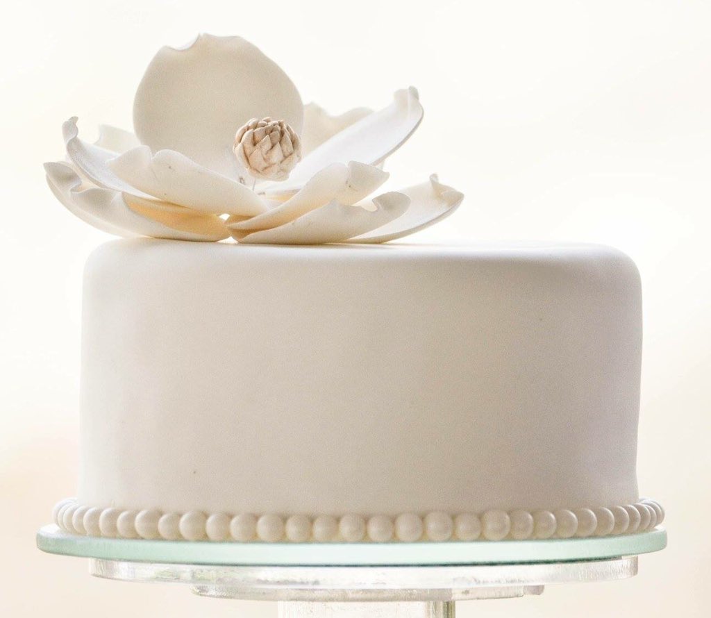 flindtbarbados's tweet photo. Let's make your #weddingcake perfect. #destinationWedding #Caribbean #barbados #flindt https://t.co/DpHxkz5nwL