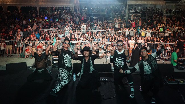 Ketika J-Rocks ditonton audiens Singapura bit.ly/1SDnozc