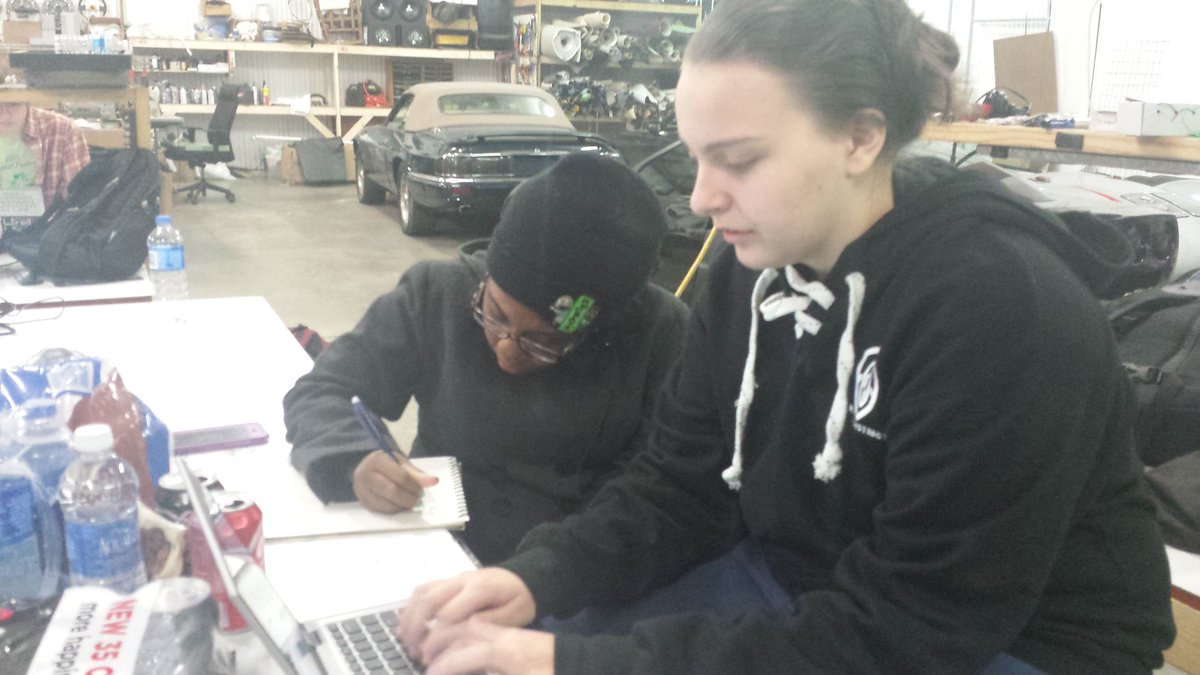 TheWiredWizards's tweet photo. Marketing sketching the standard #wiredwizards #team4534 #FIRSTSTRONGHOLD #robotics #marketing #portcityrobotics https://t.co/Di7Vf4eBr5
